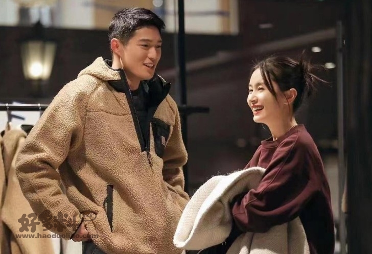 贾乃亮辟谣曾与王子文恋爱 王子文孩子的生父是谁