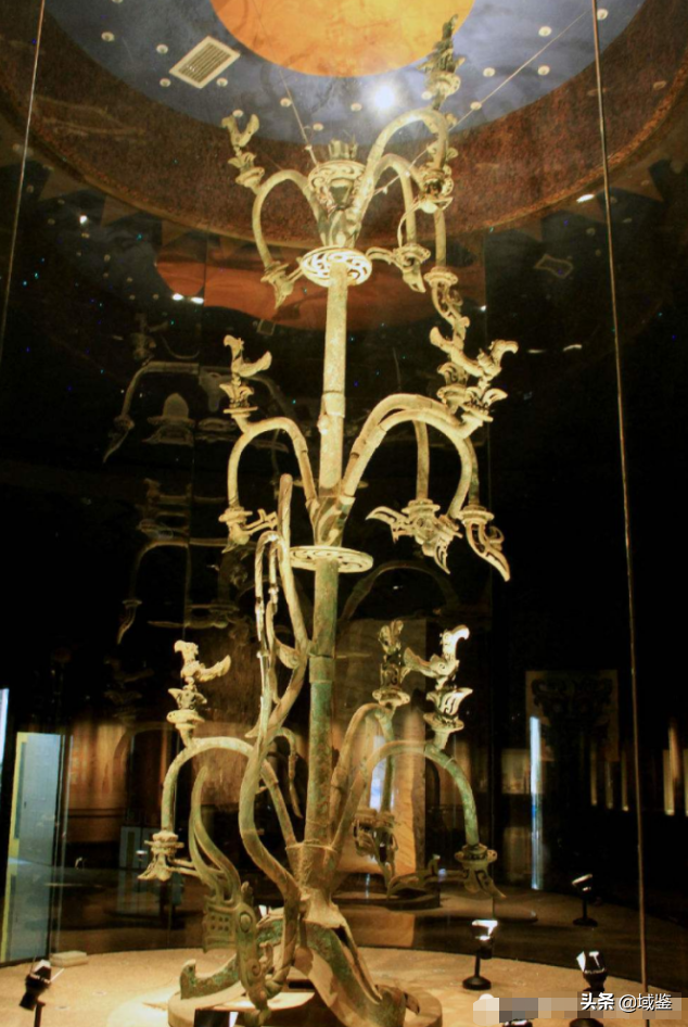 全国闻名的三星堆遗迹，为何挖掘一半，又停止挖掘了呢？