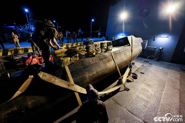 哥伦比亚海警查获贩毒潜艇