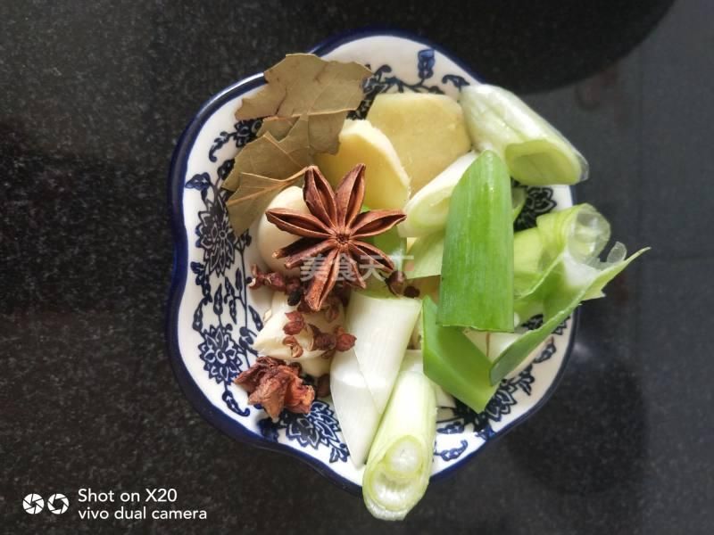 大厨教你炖黄花鱼，去腥又好吃，连盘子都要舔干净！