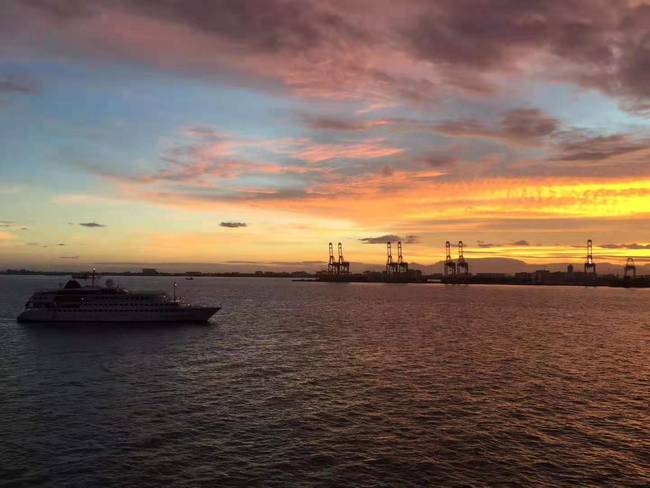 64名中国船员被困马来西亚附近海域一年，首批船员已回国