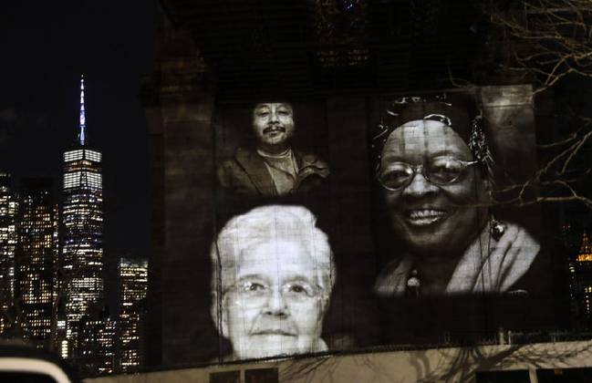 3月14日，美国纽约市举行纪念活动，悼念该市超过3万名新冠逝者。目前，美国累计确诊病例超过3100万例，累计死亡病例超过56万例，均为全球最多。 新华社记者 王迎 摄