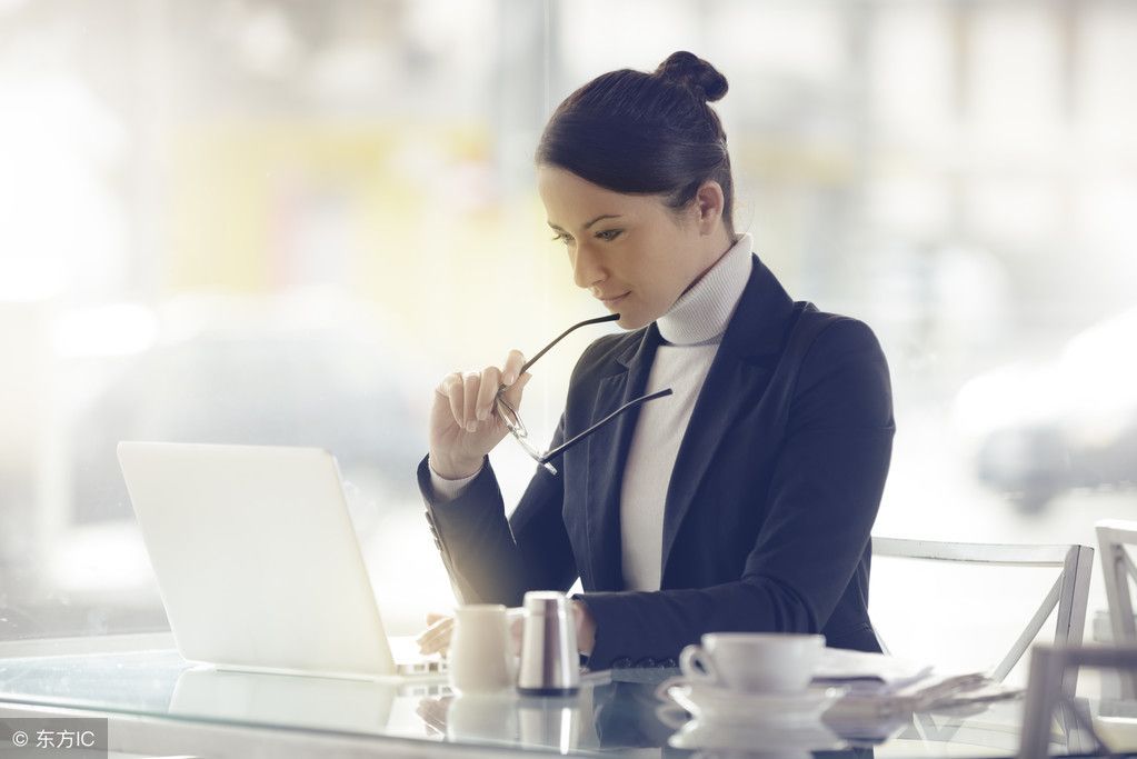 年终个人述职报告范文，不可照搬照抄，重点在于借鉴启发思路！