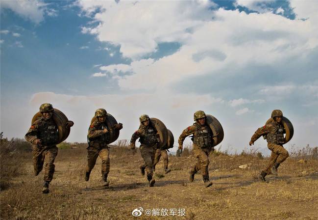 酷！跟随特战队员“打卡”这场野外驻训