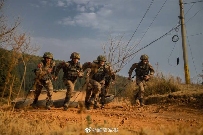 酷！跟随特战队员“打卡”这场野外驻训